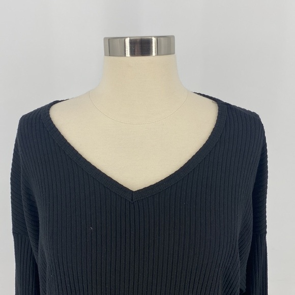 American Eagle Ribbed V-Neck Sweatshirt - Picture 5 of 11